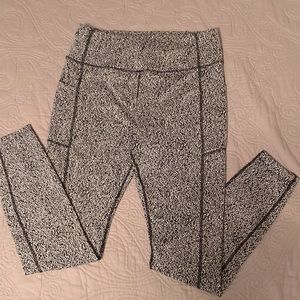 Leggings Brand: Avía. Color: Black & White Size: M (8-10)
